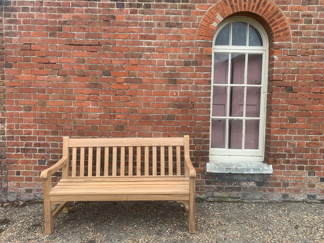 2023-03-03-Rochester bench 5ft in teak wood, Tilbury Fort