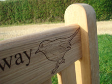 Load image into Gallery viewer, memorial bench with Blackbird carved into wood - 4mb3318