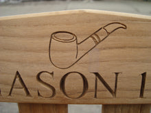 Load image into Gallery viewer, memorial bench with a smokers pipe carved into wood - 4mb0037